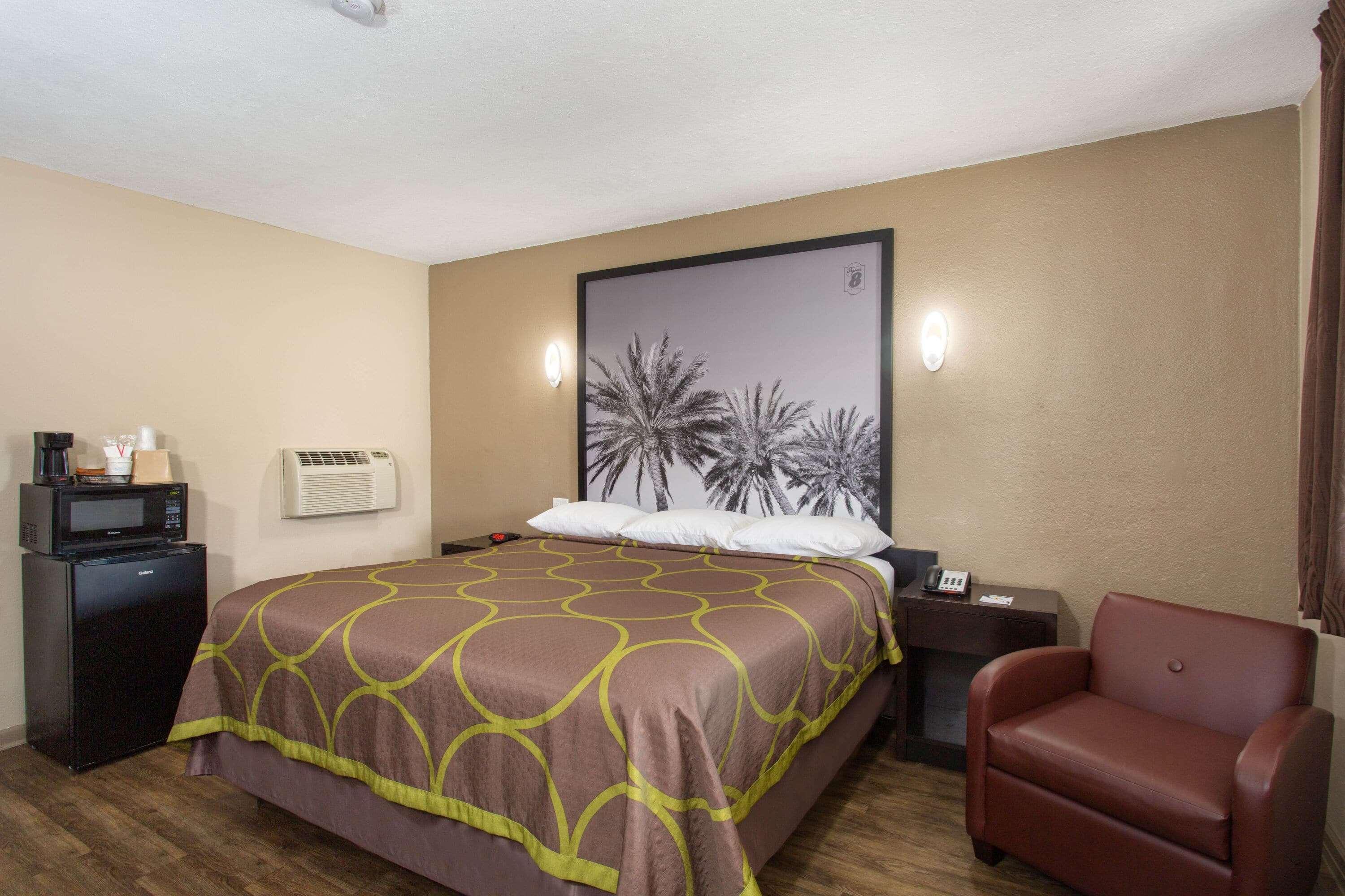 Super 8 By Wyndham Pensacola Nas Area Motel Beach Haven Buitenkant foto
