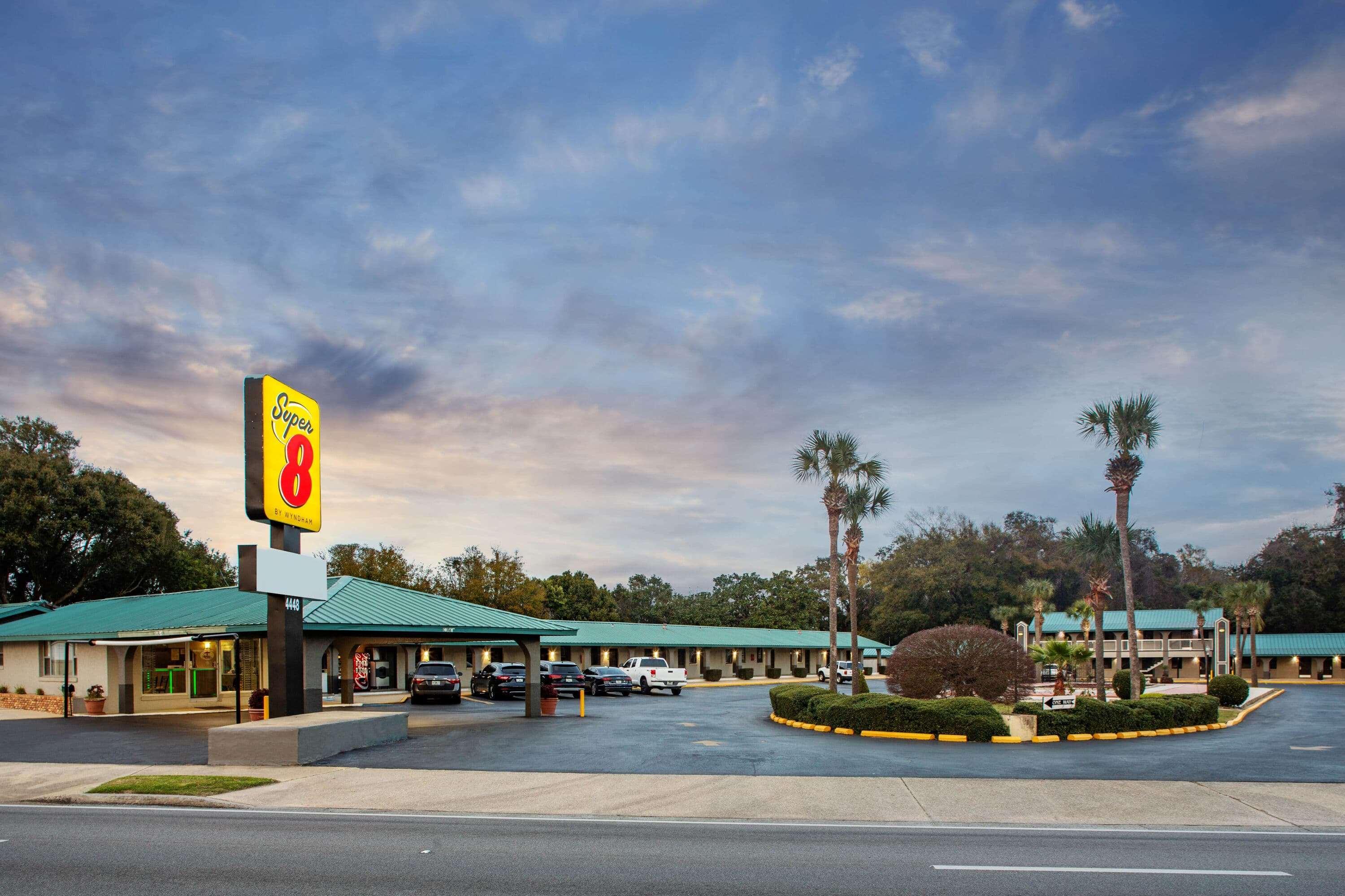 Super 8 By Wyndham Pensacola Nas Area Motel Beach Haven Buitenkant foto