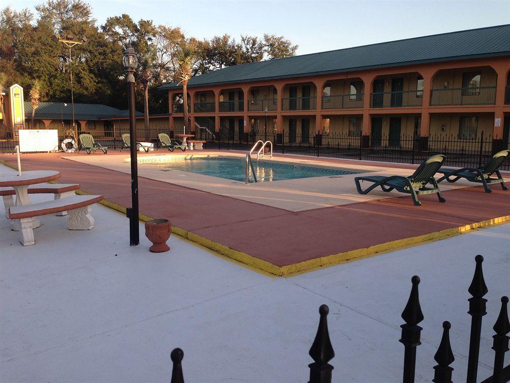 Super 8 By Wyndham Pensacola Nas Area Motel Beach Haven Buitenkant foto